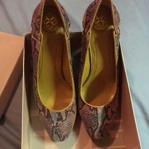 Ladies BCBGeneration Faux Snake Pumps Size 9.5